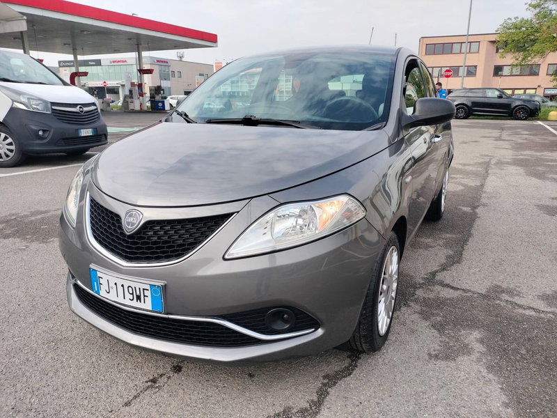 Lancia Ypsilon usata a Modena