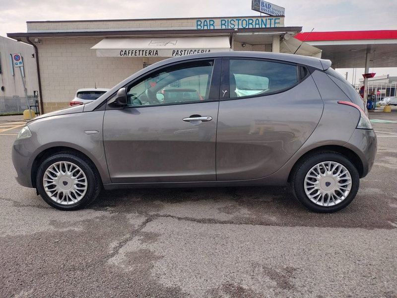 Lancia Ypsilon usata a Modena (3)