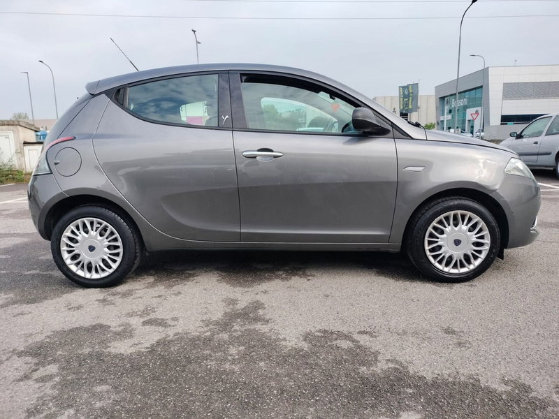 Lancia Ypsilon usata a Modena (4)