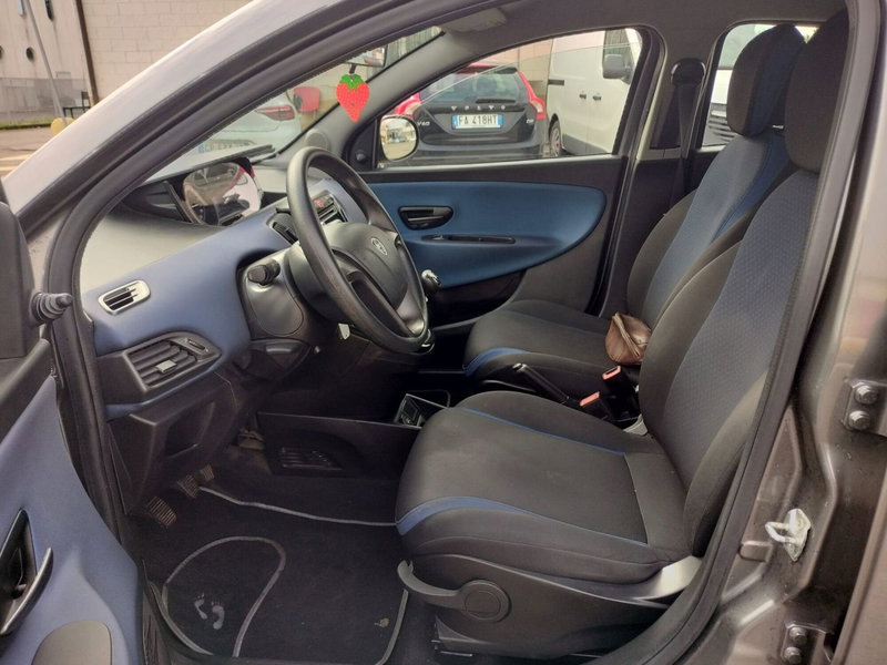 Lancia Ypsilon usata a Modena (8)