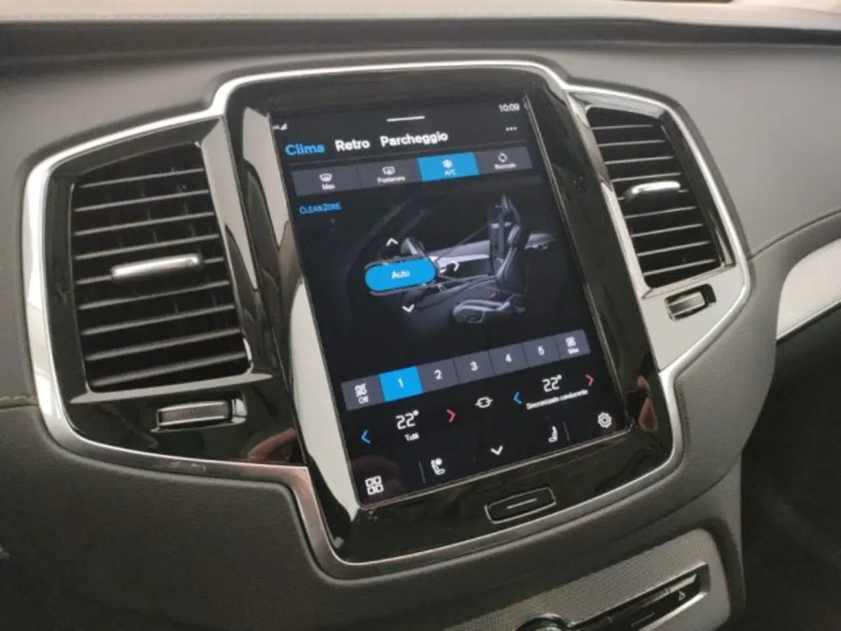Volvo XC90 nuova a Modena (17)