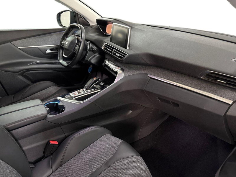 Peugeot 3008 usata a Bari (9)