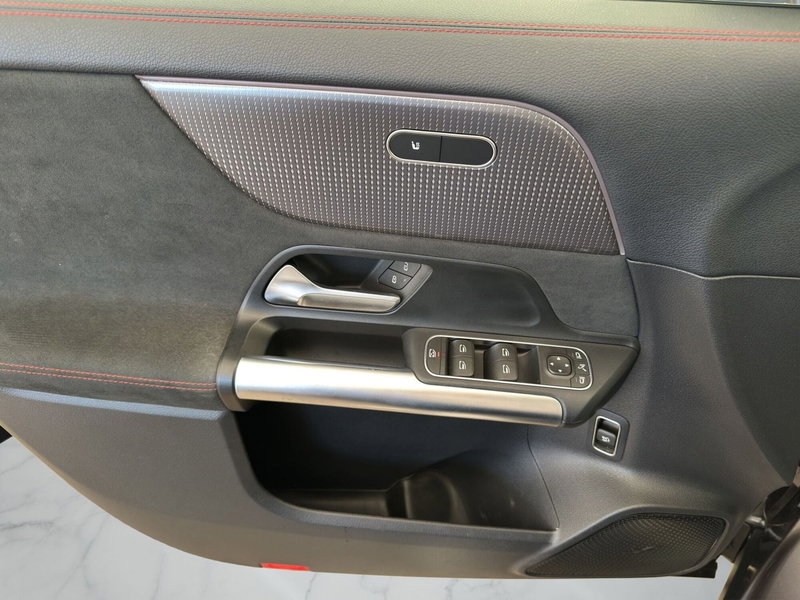 Mercedes-Benz EQA usata a Cosenza (12)