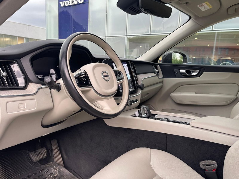 Volvo XC60 usata a Como (9)