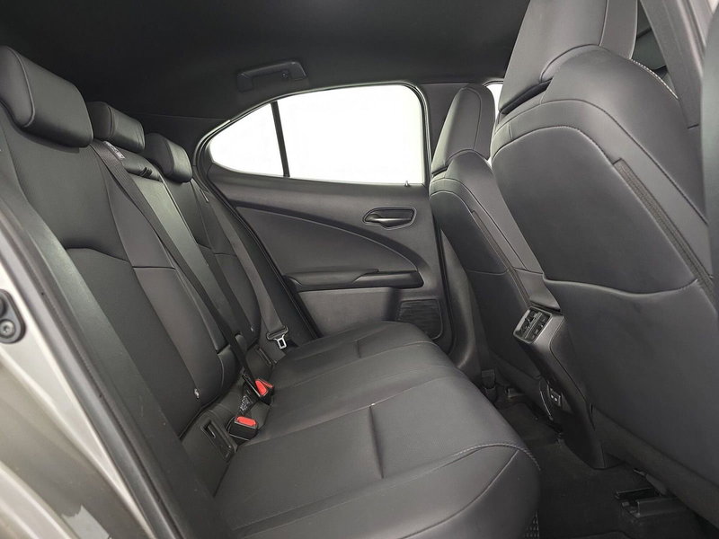 Lexus UX usata a Cuneo (7)