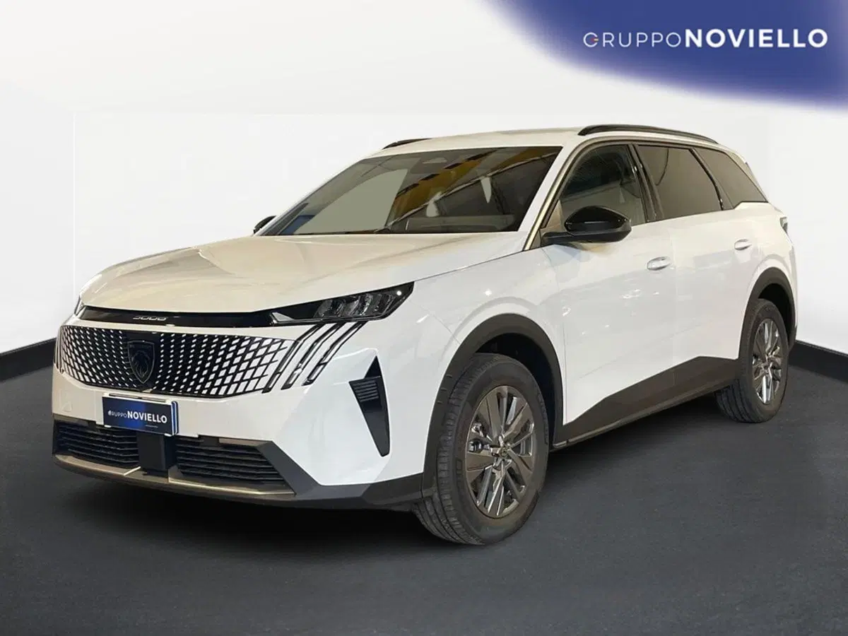 Peugeot 5008 nuova a Salerno