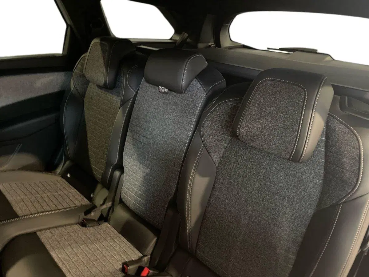 Peugeot 5008 nuova a Salerno (14)