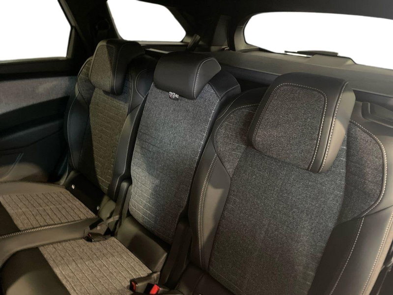 Peugeot 5008 nuova a Salerno (14)