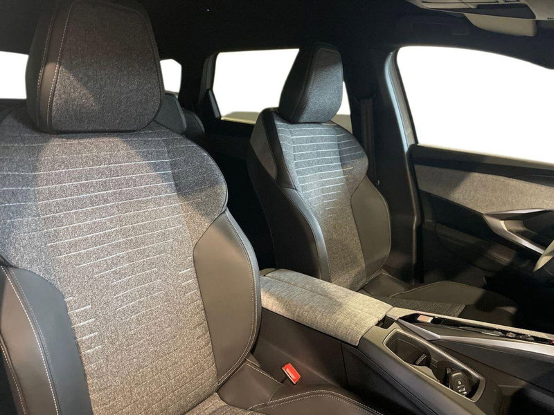 Peugeot 5008 nuova a Salerno (16)