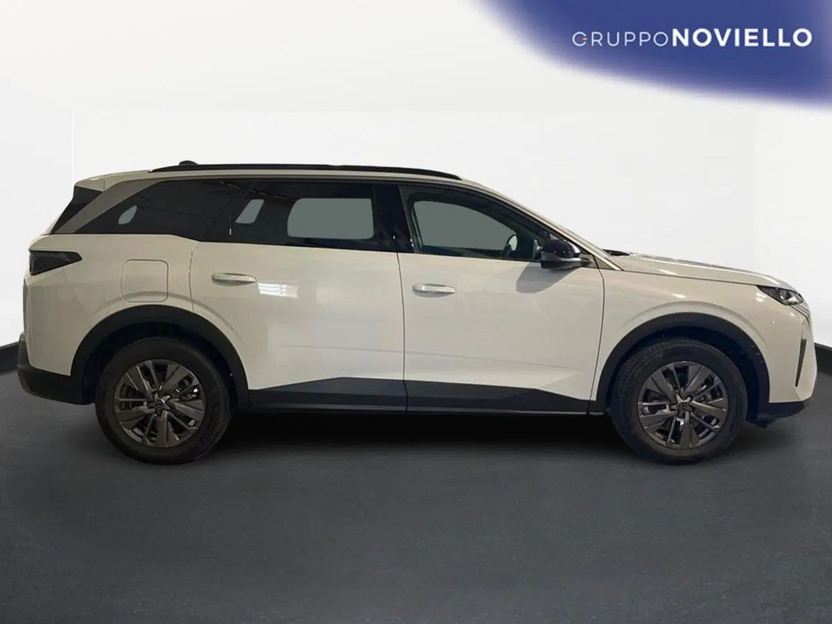 Peugeot 5008 nuova a Salerno (3)