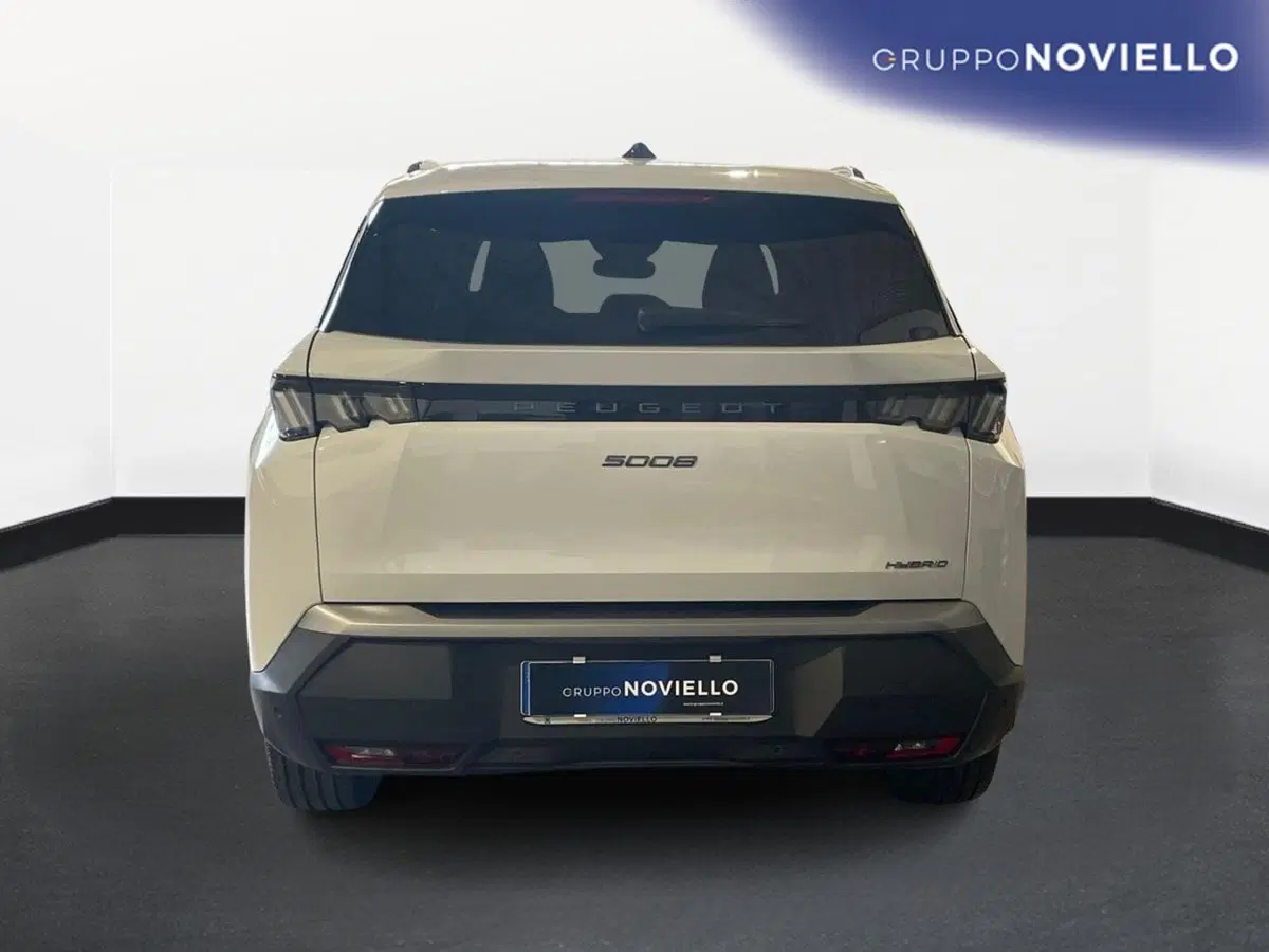 Peugeot 5008 nuova a Salerno (6)