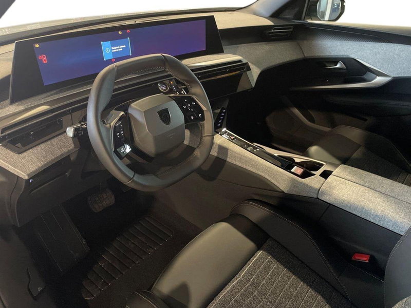 Peugeot 5008 nuova a Salerno (9)