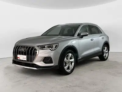 Audi Q3 35 2.0 tdi Business Advanced s-tronic del 2025 usata a Nola