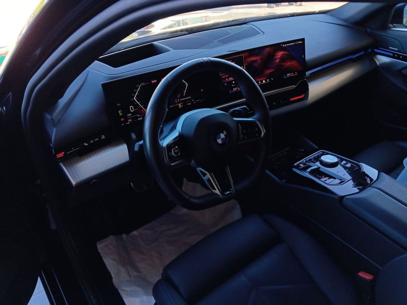 BMW Serie 5 Touring usata a Asti (11)