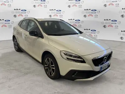Volvo V40 Cross Country D2 Business Plus del 2019 usata a Caresanablot