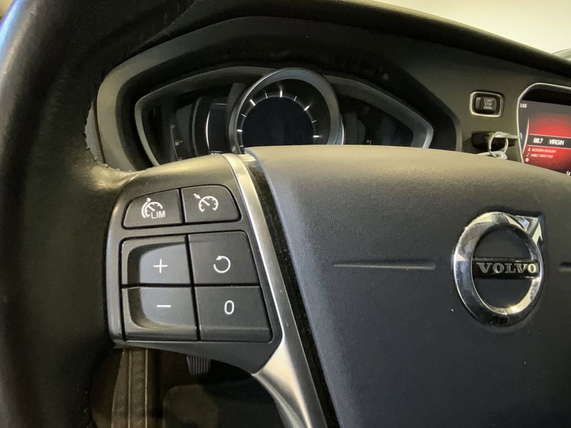 Volvo V40 Cross Country usata a Vercelli (9)