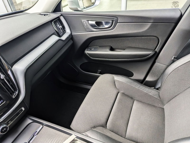 Volvo XC60 usata a Pescara (8)