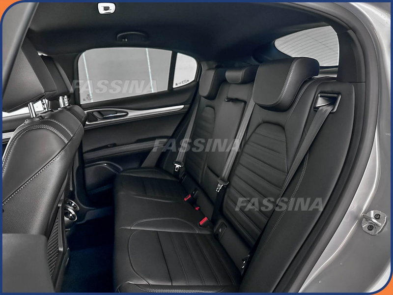 Alfa Romeo Stelvio nuova a Milano (10)