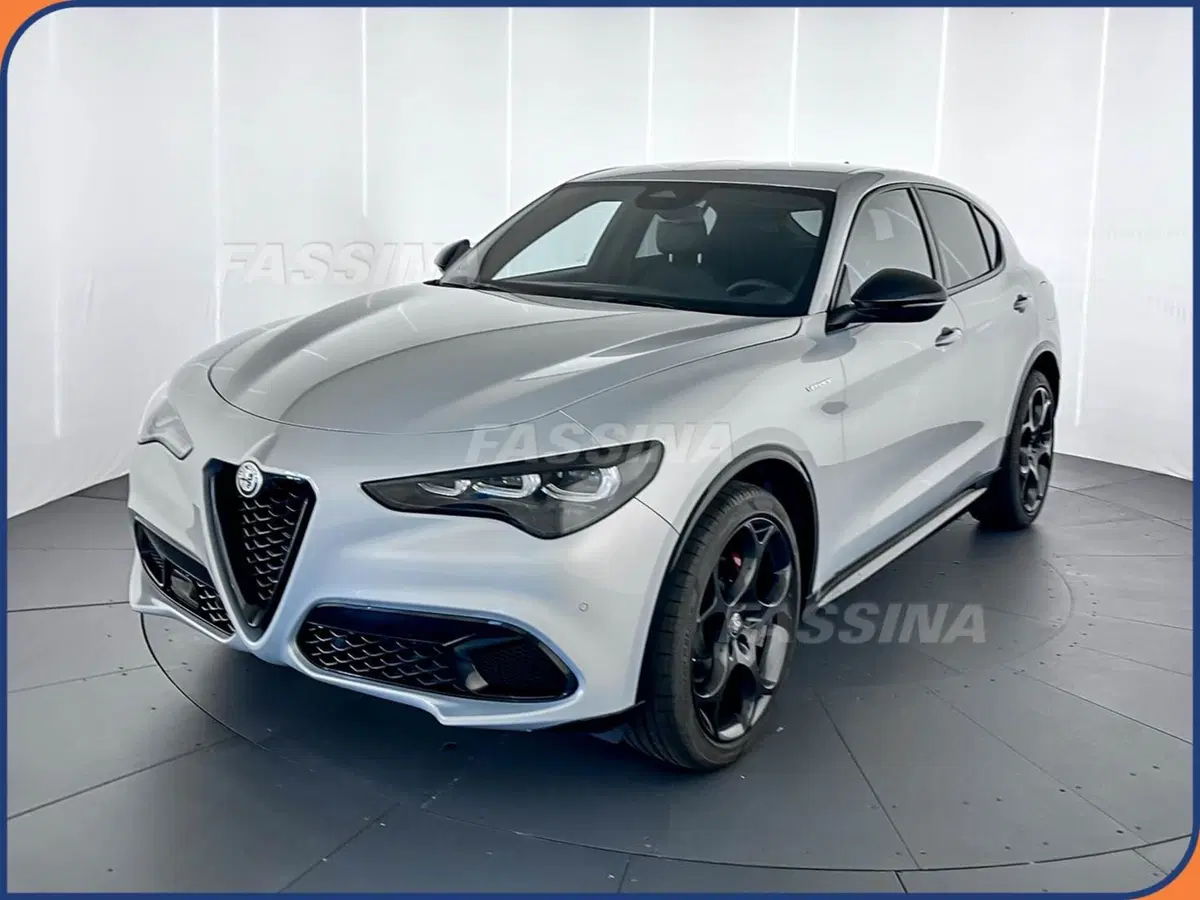 Alfa Romeo Stelvio nuova a Milano (3)