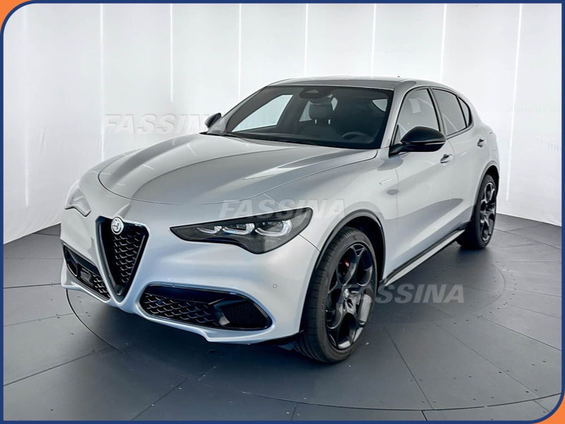 Alfa Romeo Stelvio nuova a Milano (3)