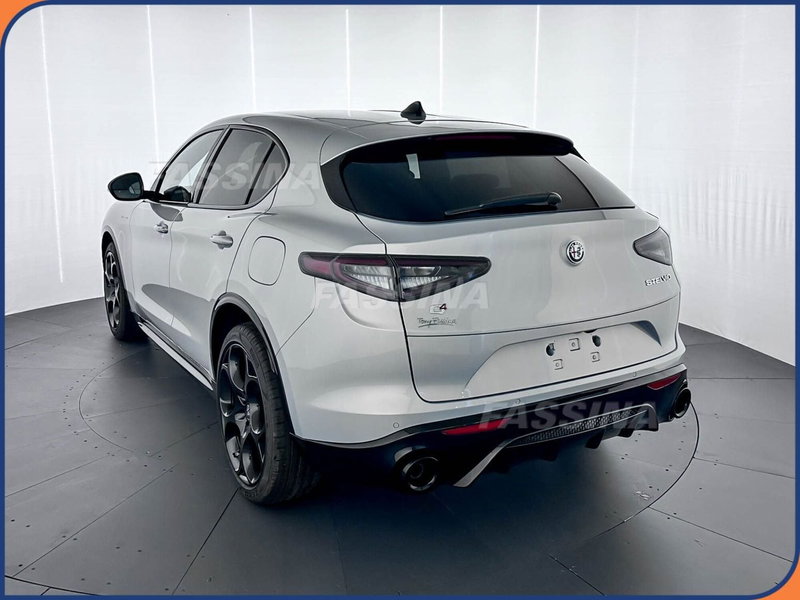 Alfa Romeo Stelvio nuova a Milano (4)