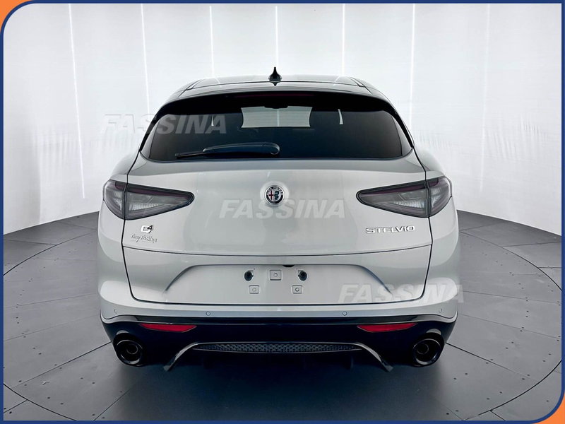 Alfa Romeo Stelvio nuova a Milano (5)