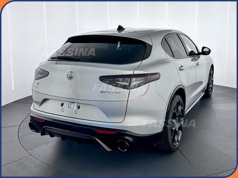 Alfa Romeo Stelvio nuova a Milano (6)