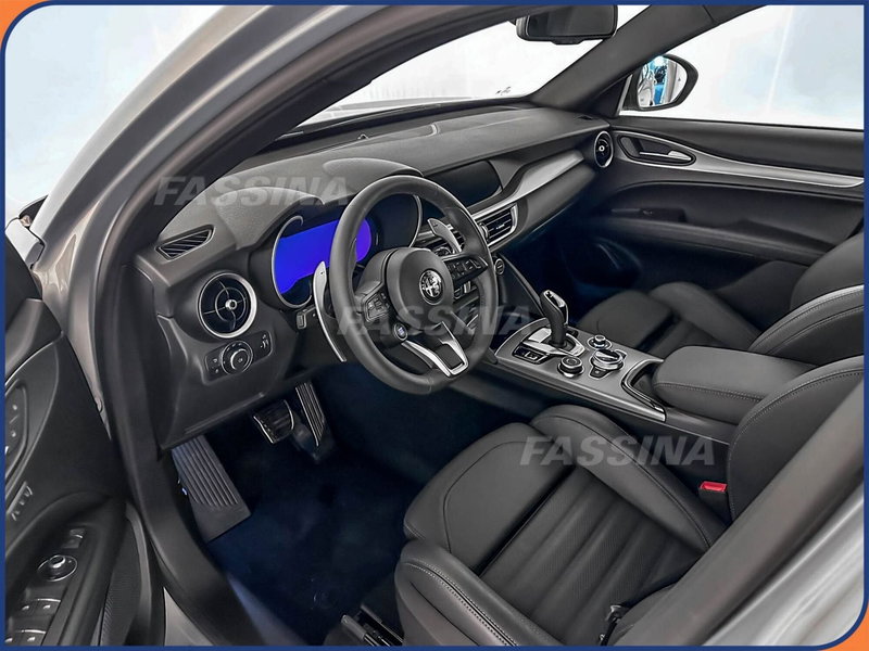 Alfa Romeo Stelvio nuova a Milano (9)