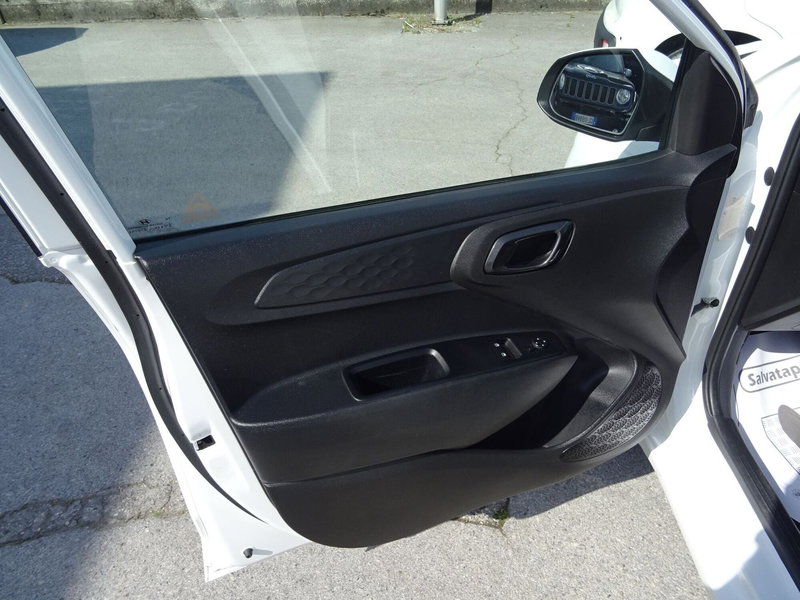 Hyundai i10 usata a Lucca (8)