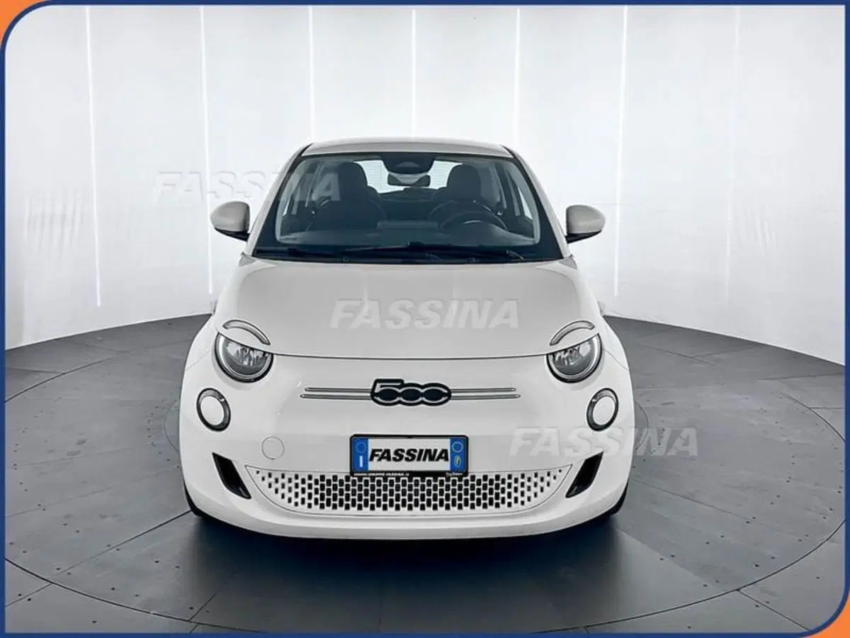 Fiat 500 Cabrio nuova a Milano (2)