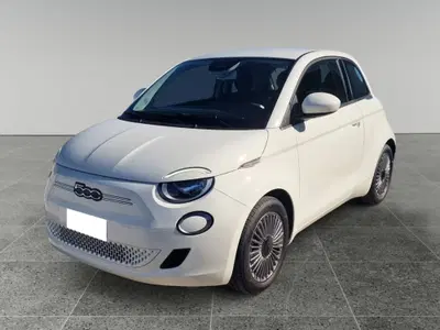 Fiat 500 Cabrio 23,65 kWh La Prima nuova a Triggiano