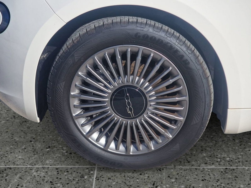 Fiat 500 Cabrio nuova a Bari (7)