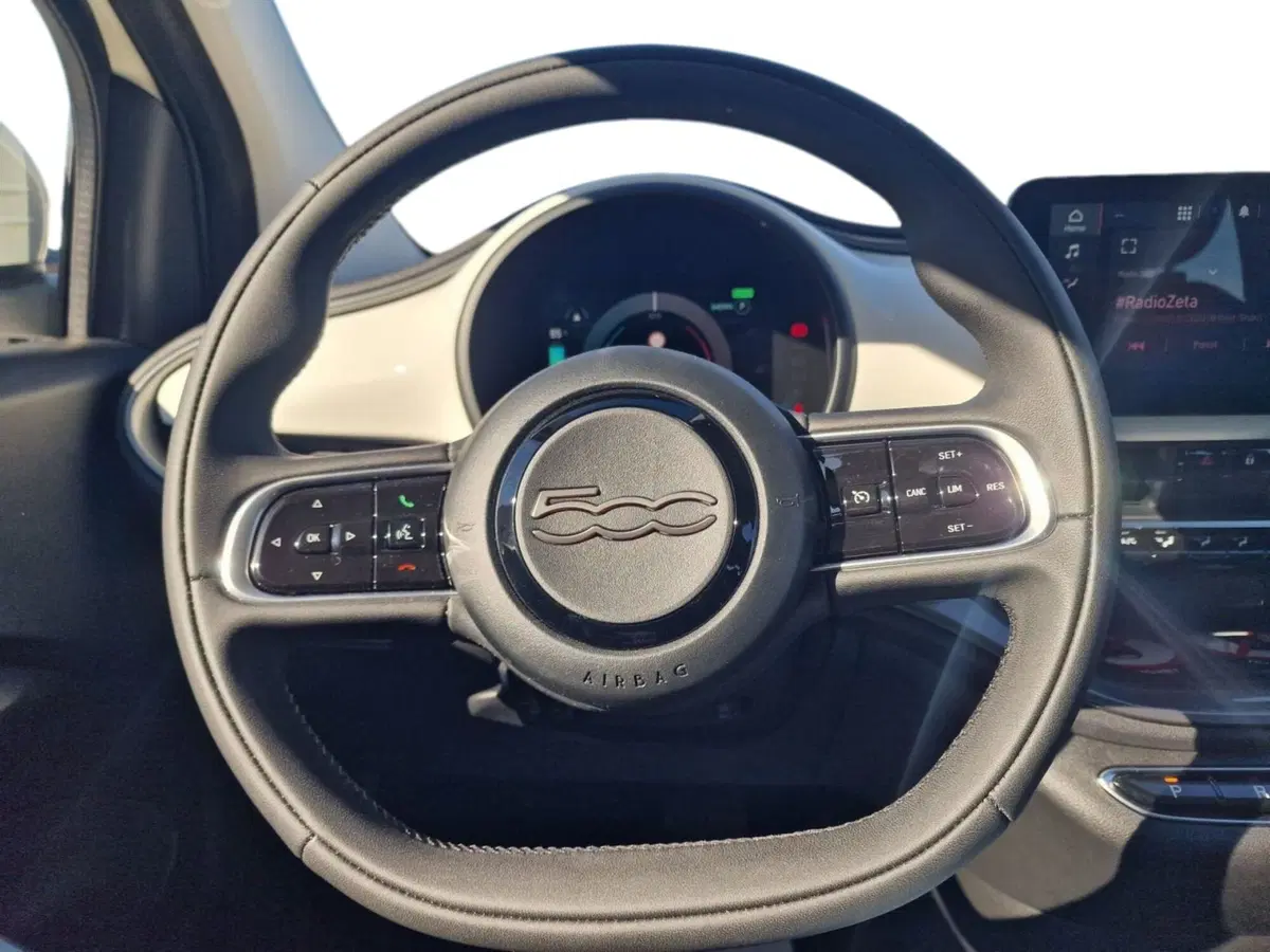 Fiat 500 Cabrio nuova a Bari (9)