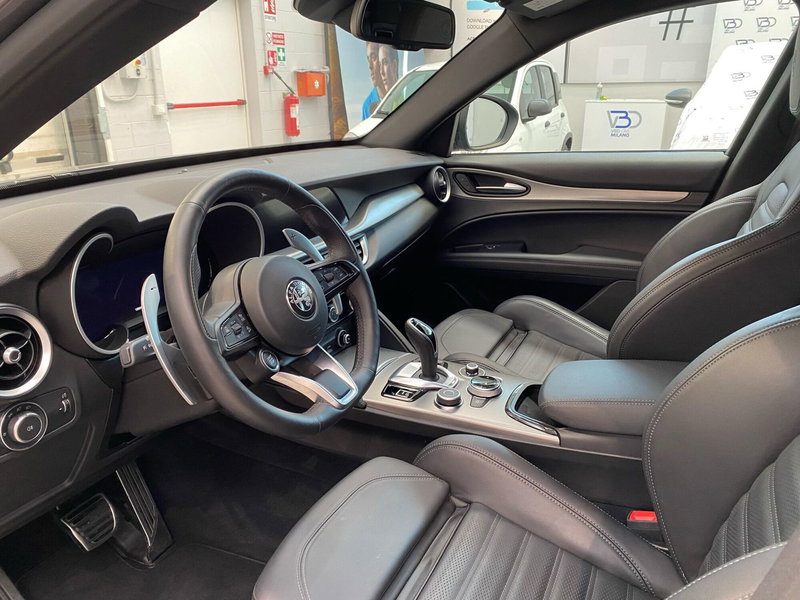 Alfa Romeo Stelvio usata a Milano (13)