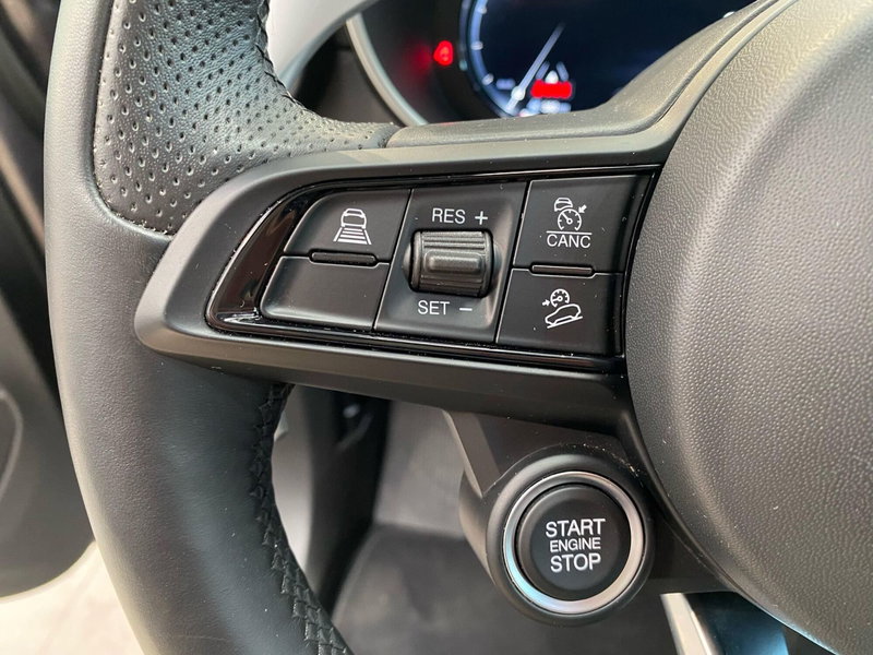 Alfa Romeo Stelvio usata a Milano (17)