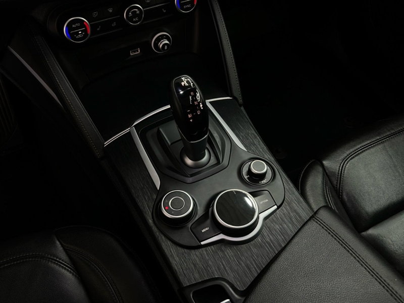 Alfa Romeo Stelvio usata a Roma (16)