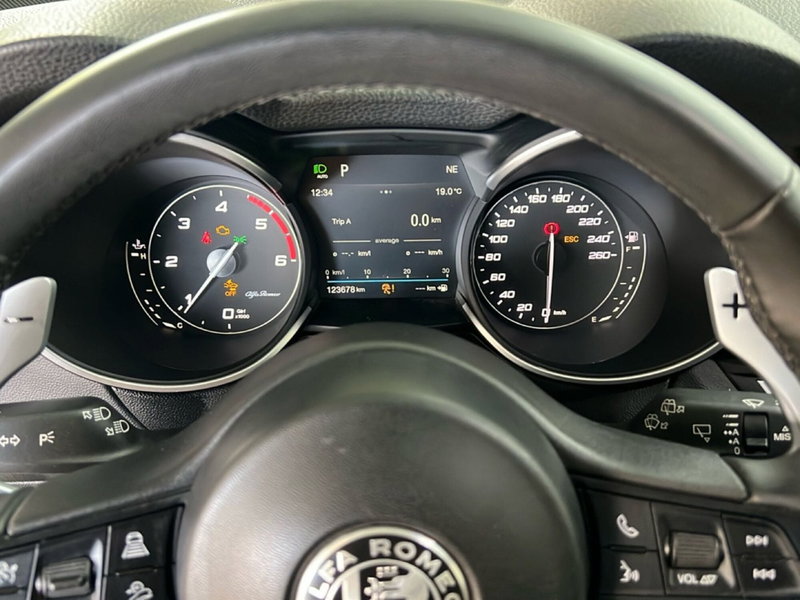 Alfa Romeo Stelvio usata a Roma (17)