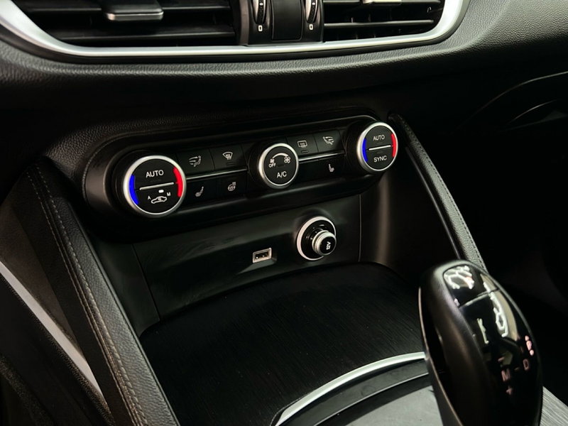 Alfa Romeo Stelvio usata a Roma (19)