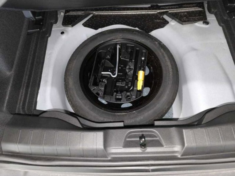 Jeep Avenger nuova a Caltanissetta (11)