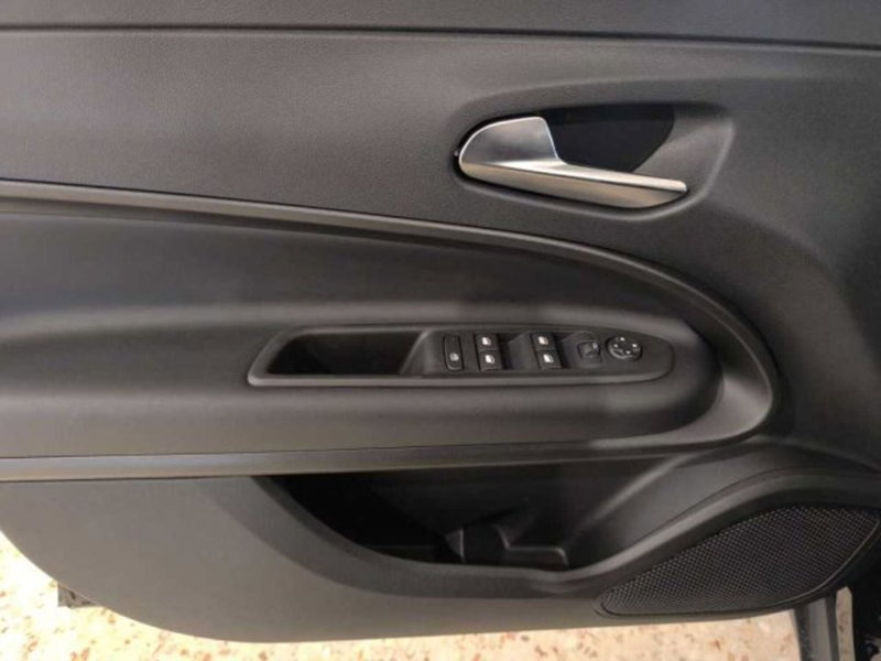 Jeep Avenger nuova a Caltanissetta (12)