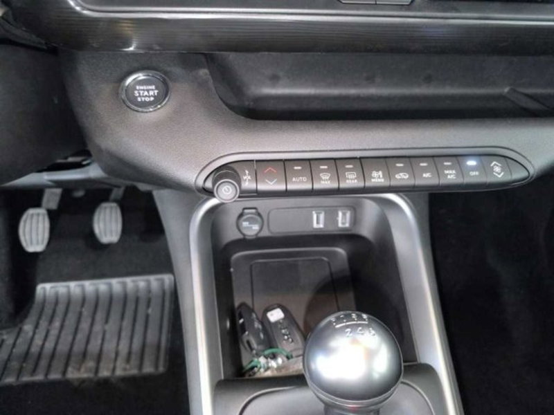 Jeep Avenger nuova a Caltanissetta (18)