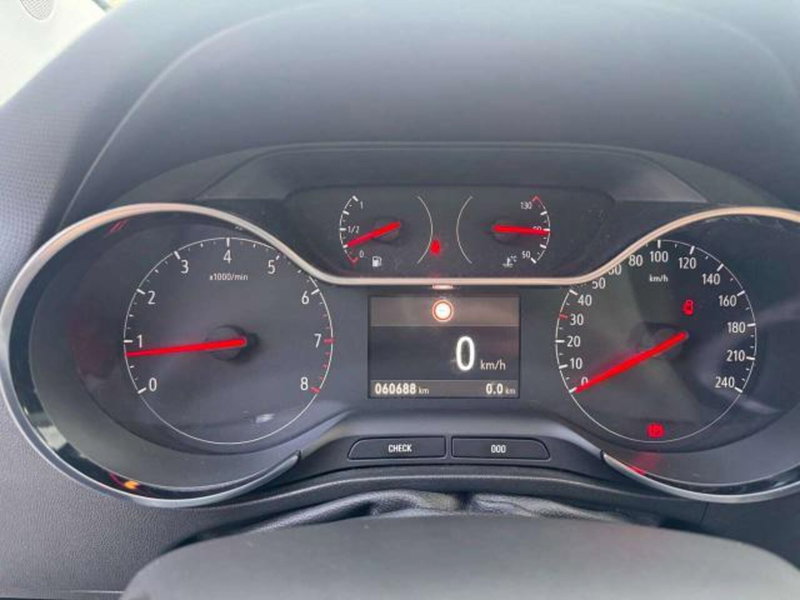 Opel Crossland X usata a Savona (14)