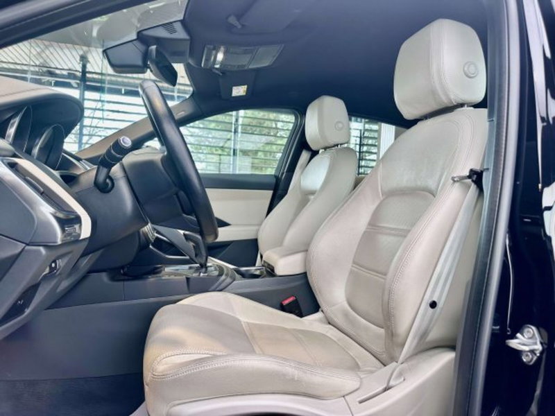 Jaguar E-Pace usata a Torino (12)