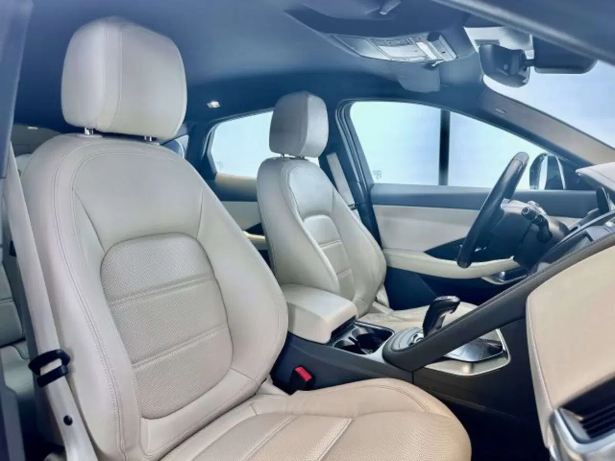 Jaguar E-Pace usata a Torino (15)