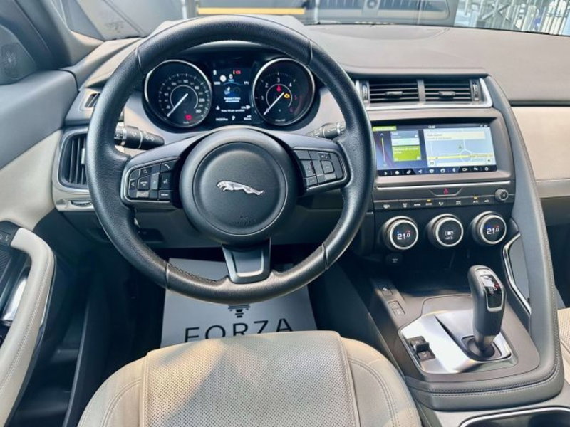 Jaguar E-Pace usata a Torino (9)