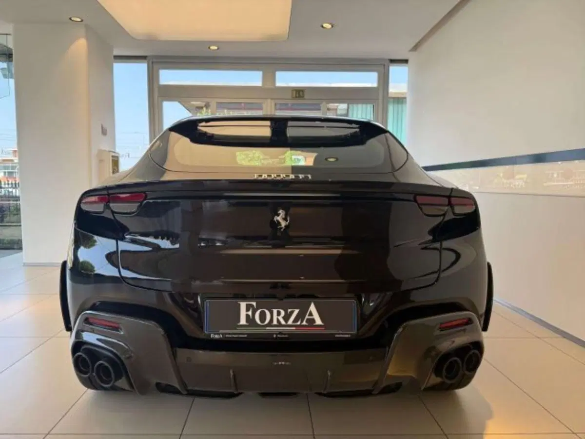 Ferrari Purosangue nuova a Torino (15)