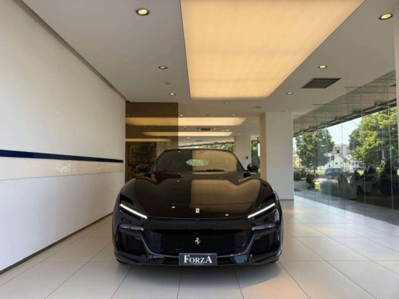 Ferrari Purosangue nuova a Torino (2)