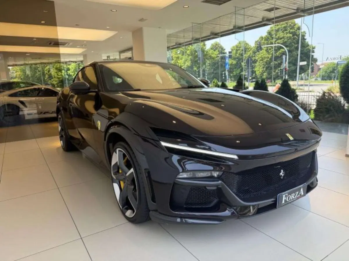 Ferrari Purosangue nuova a Torino (3)