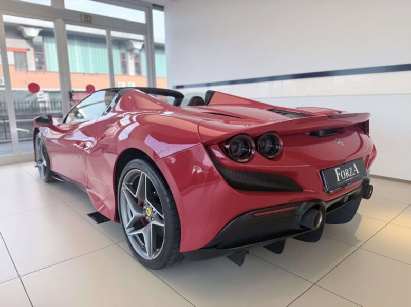 Ferrari F8 Spider usata a Torino (13)