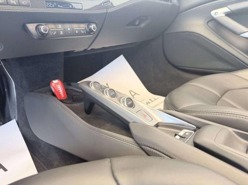 Ferrari F8 Spider usata a Torino (8)